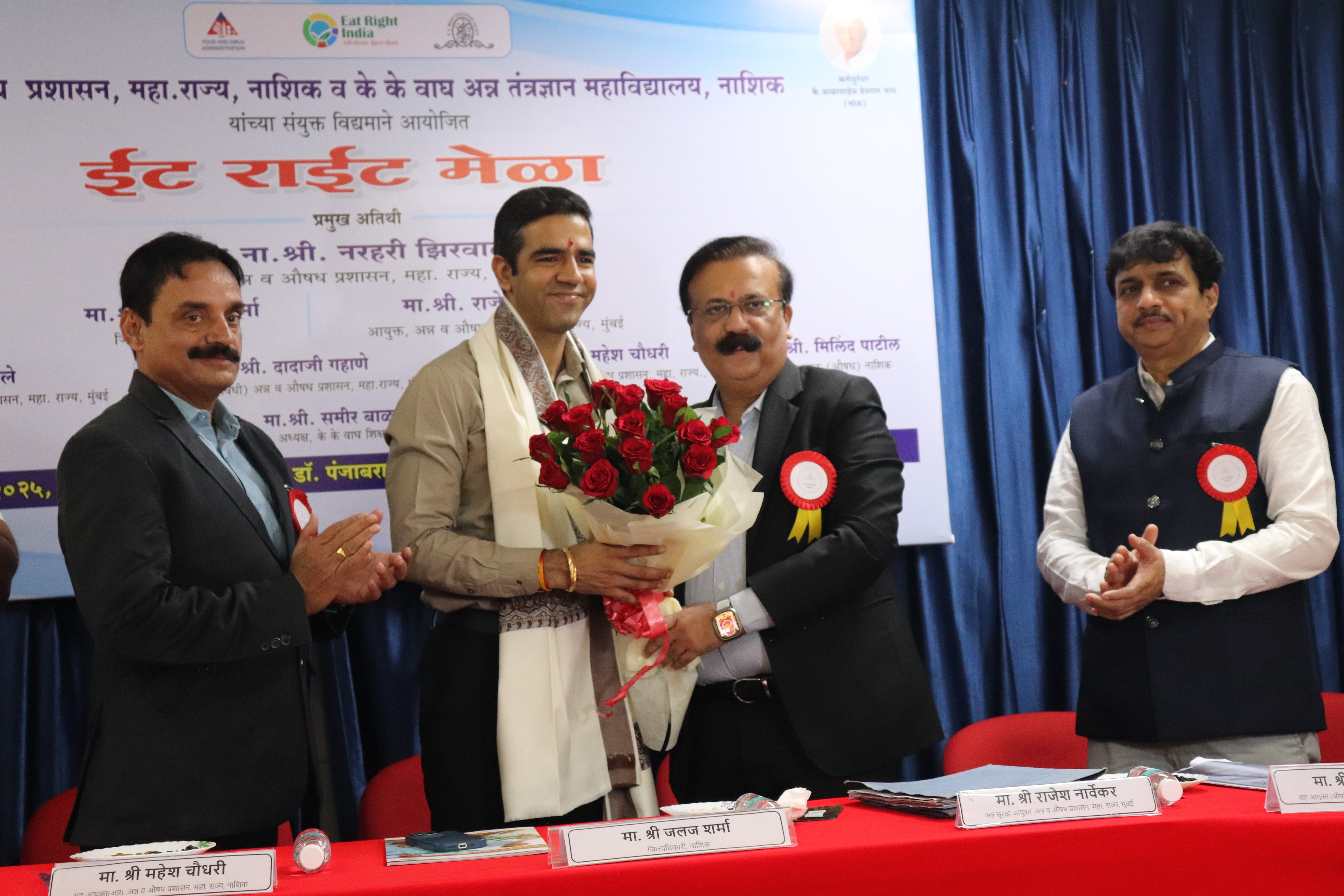 Felicitation of our esteemed guest, IAS Offiecr Mr. Jalaj Sharma, in recognition of his valuable presence and guidance.